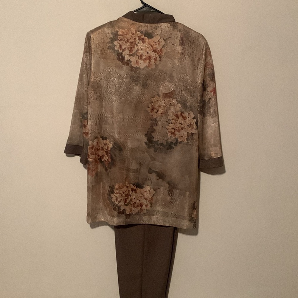 R&M Richard’s Olive Green Floral Print Pantsuit - Picture 2 of 10